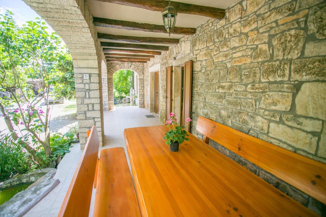 Holiday Home Mendula Tinjan Exterior photo